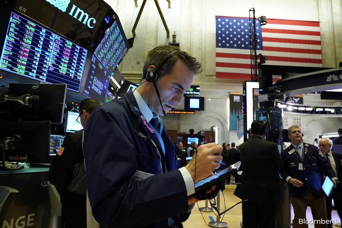 Retail boost helps lift S&P 500