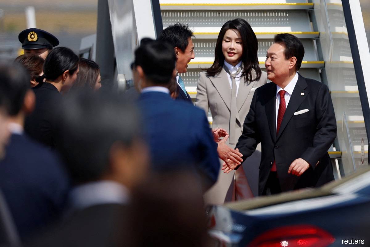 South Korea and Japan hail spring thaw amid missiles and weight of history