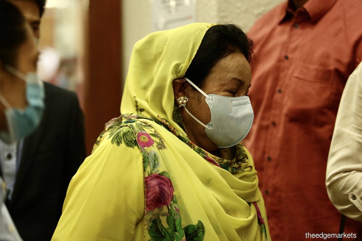 Court vacates Rosmah’s trial as defence lawyer is unwell, to resume Aug 3