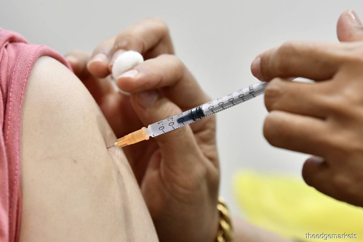 Covid-19: Cabinet agrees to set ceiling price for booster dose at private clinics, price to be announced next week, says Khairy