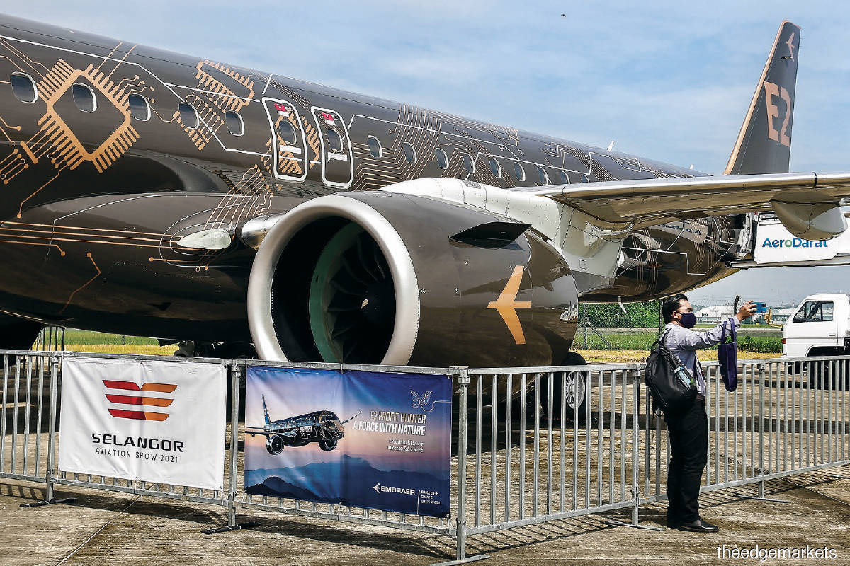 The static aircraft displays at SAS2021 proved to be popular with visitors. (Photo by Zahid Izzani/TheEdge)