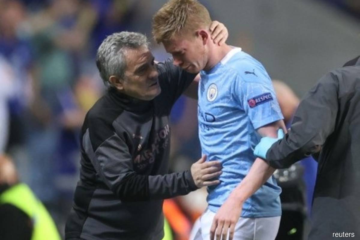 Soccer: Man City's De Bruyne suffers fractures to nose, eye socket