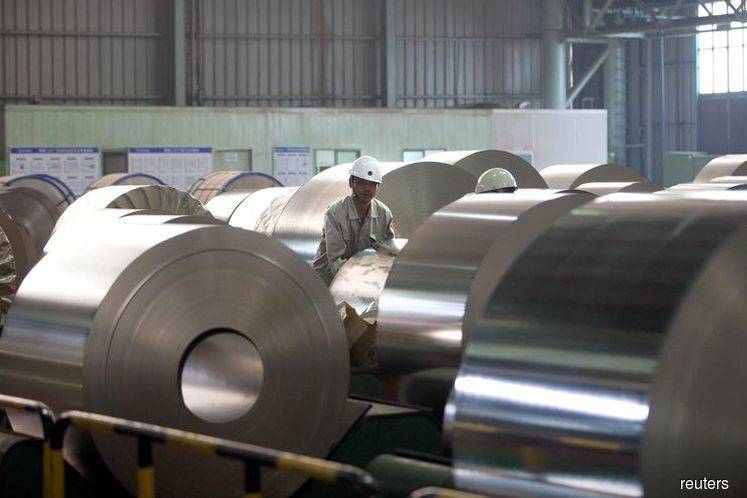 Steel-related stocks advance on Moody's positive 2018 outlook for sector