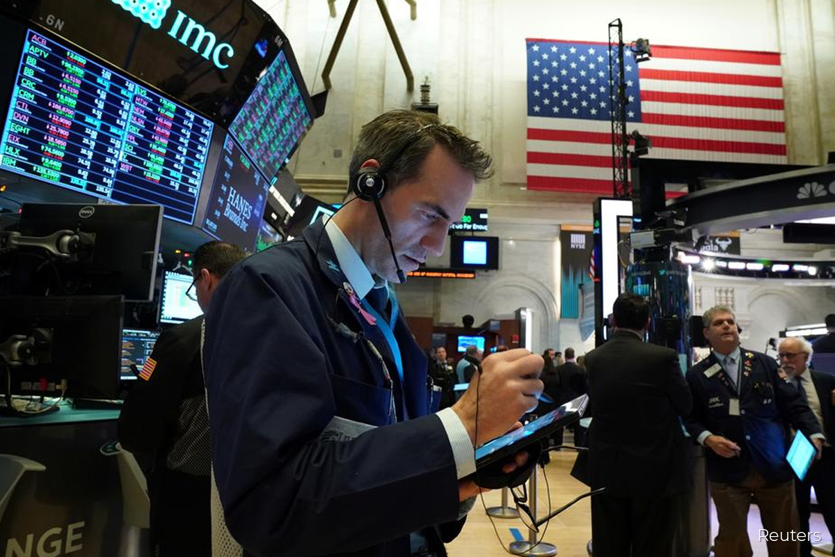 S&P 500 ends down after rallying to best November ever