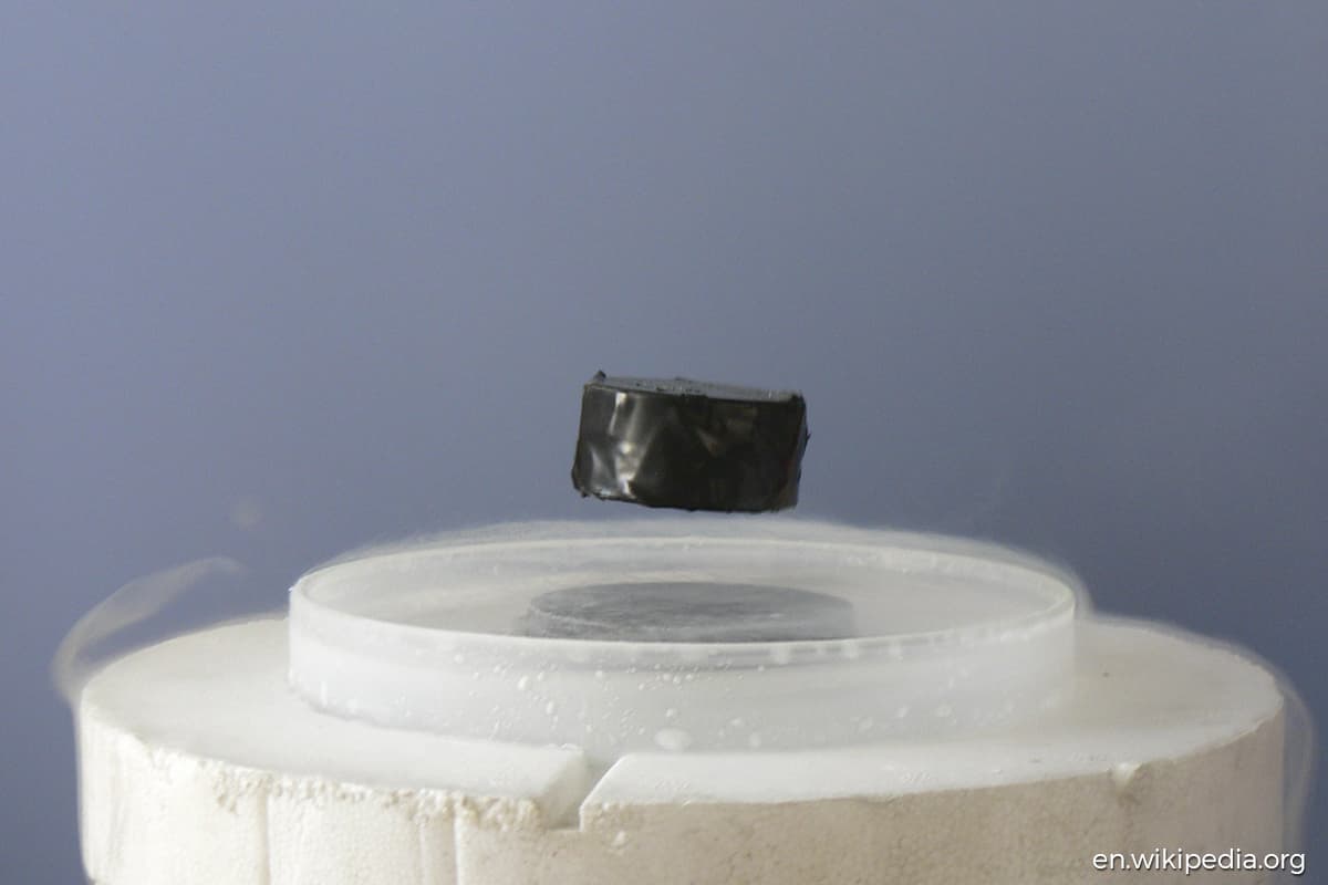 US and Chinese physicists modify semiconductor to create superconductor