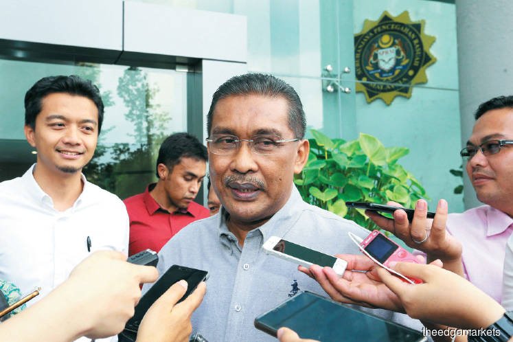 Takiyuddin to Dr M: Don’t confuse the public over dropping of charges against Riza Aziz