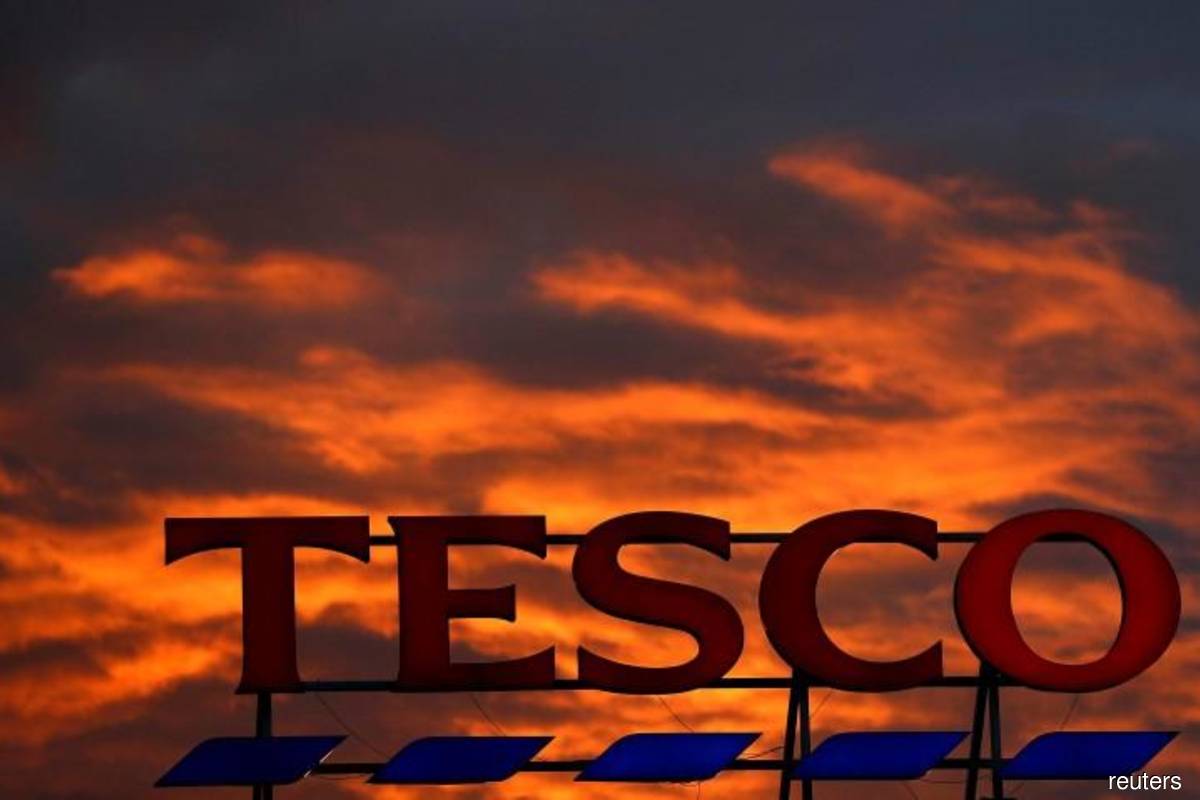 As recession bites, Tesco offers UK staff pay advance