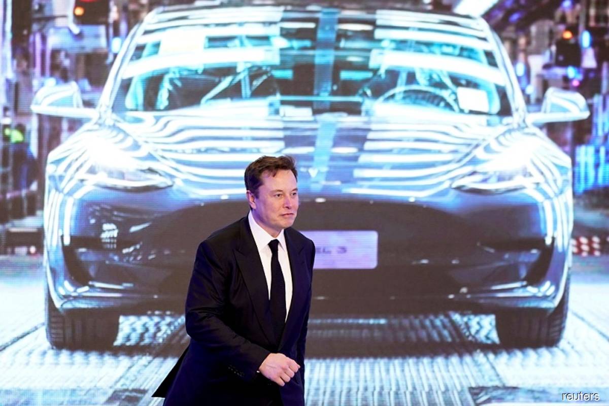 Billionaire Musk sells more shares in whirlwind Tesla stock ride