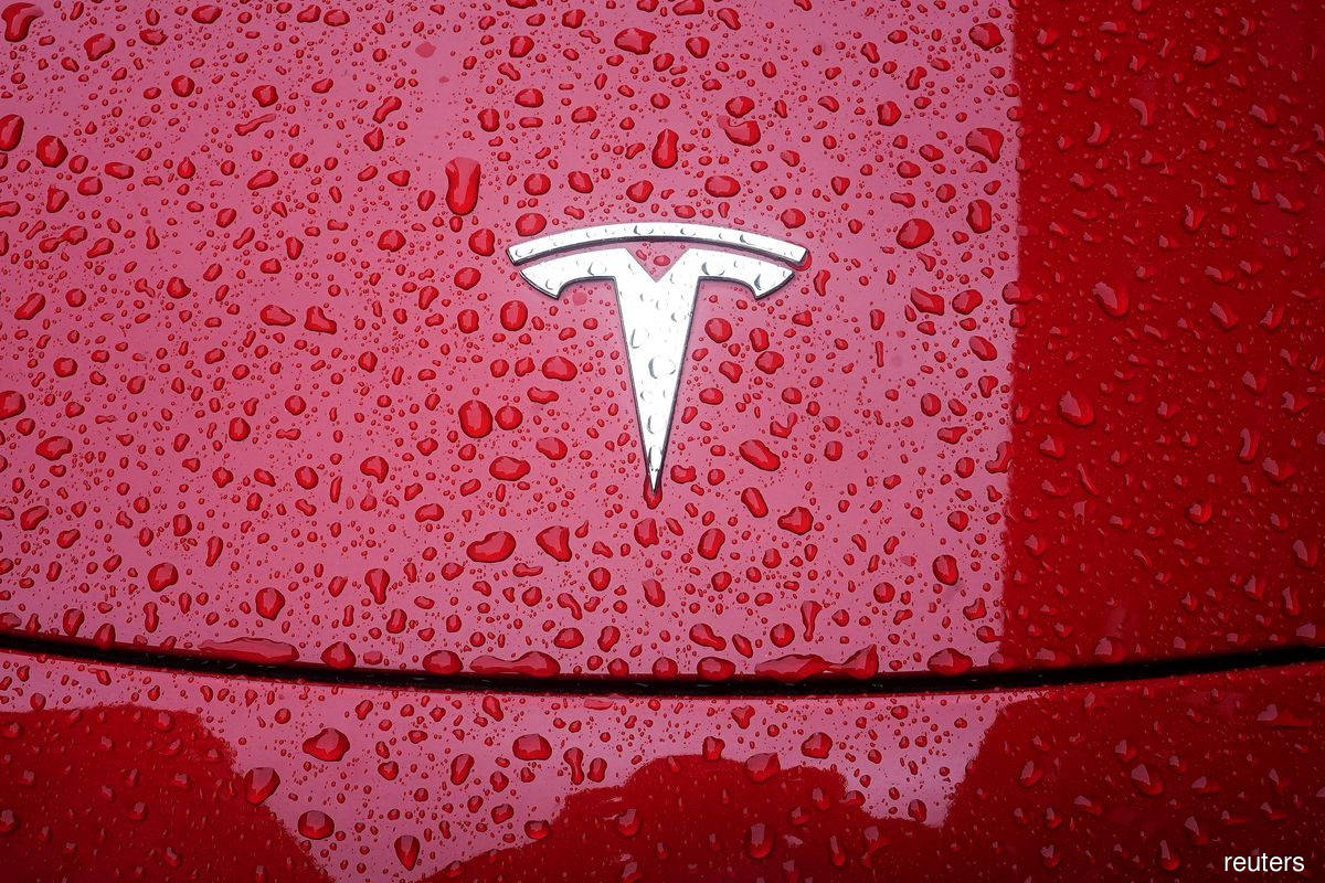 Tesla Posts Record Profits, Offers Muddy Outlook For Batteries ...