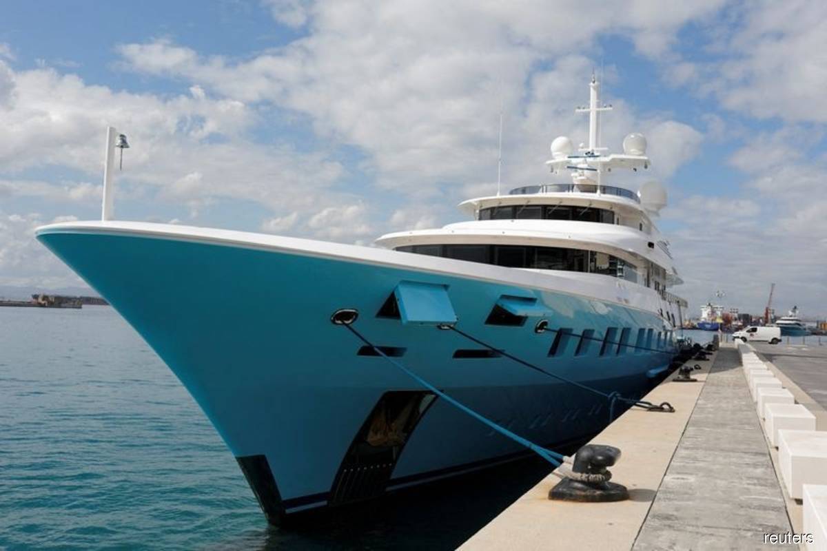 superyacht-linked-to-sanctioned-russian-oligarch-is-auctioned-in