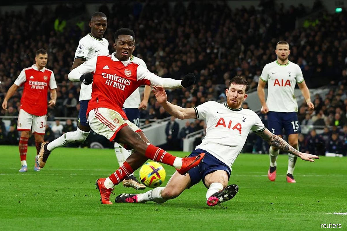 Classy Arsenal outgun Spurs to extend lead at the top