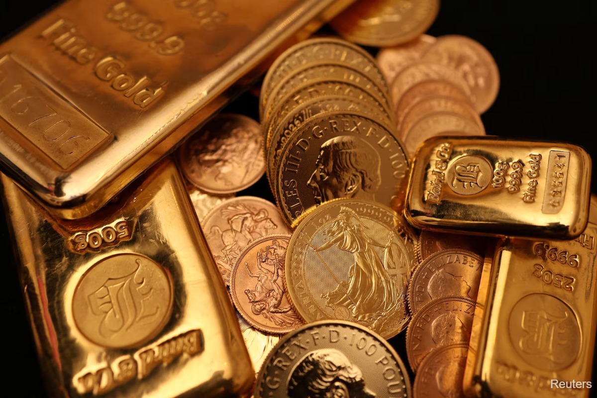 Gold broadly steady as lower Treasury yields balances out moderation in safe-haven bids
