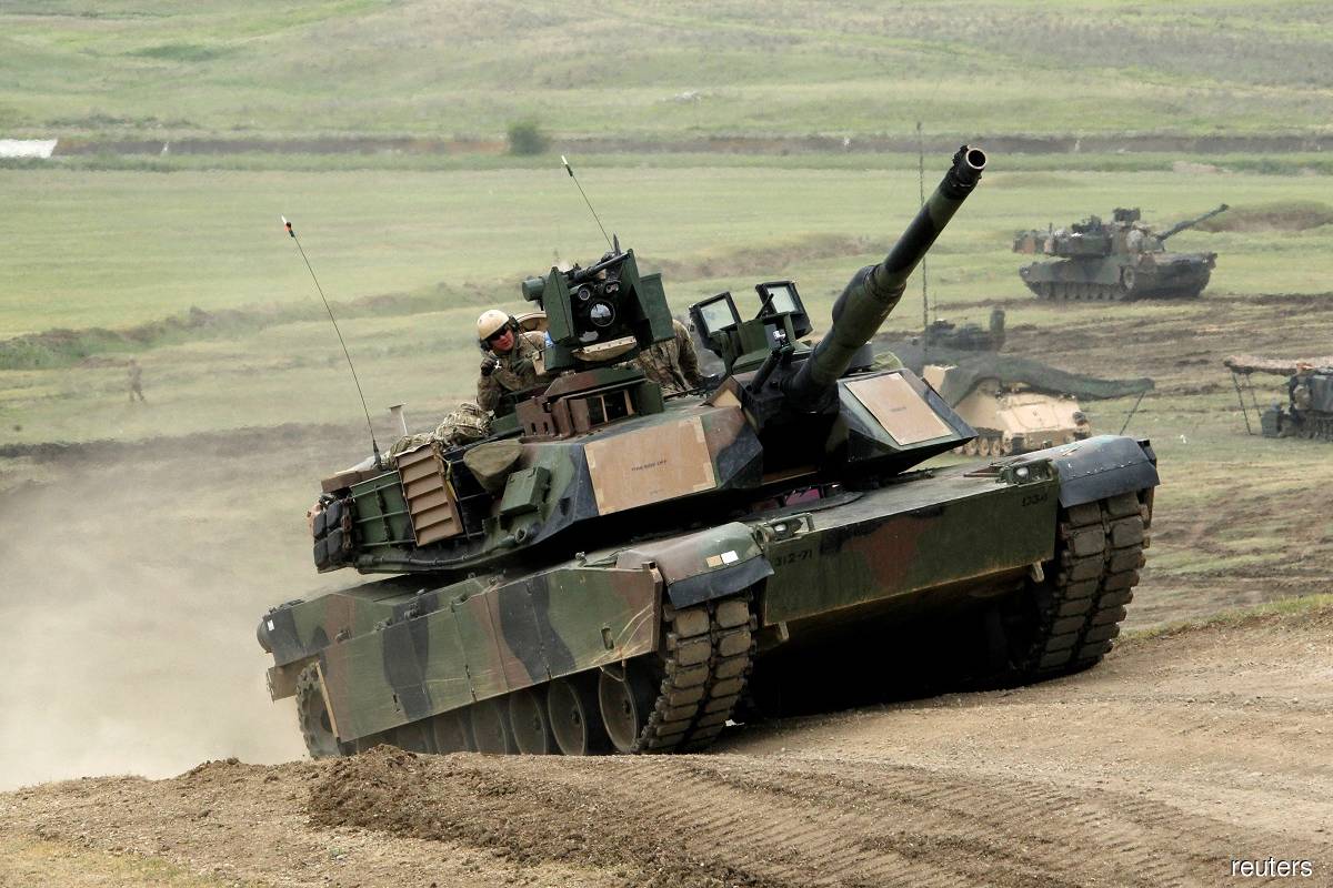 US M1A2 “Abrams” tanks move to firing positions during US-led joint military exercise “Noble Partner 2016” near Vaziani, Georgia, US on May 18, 2016. (Reuters filepix by David Mdzinarishvili) 