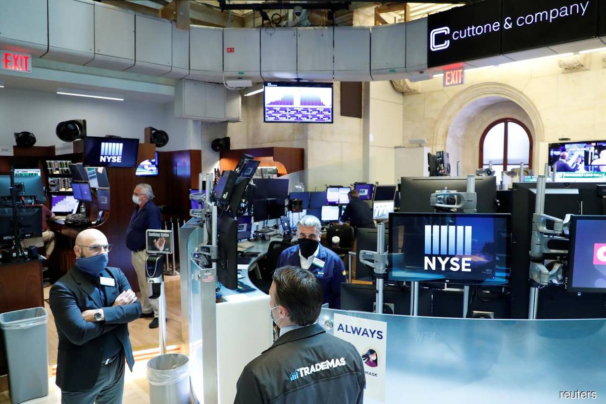 S&P 500, Nasdaq up as tech stocks rise after J&J vaccine pause