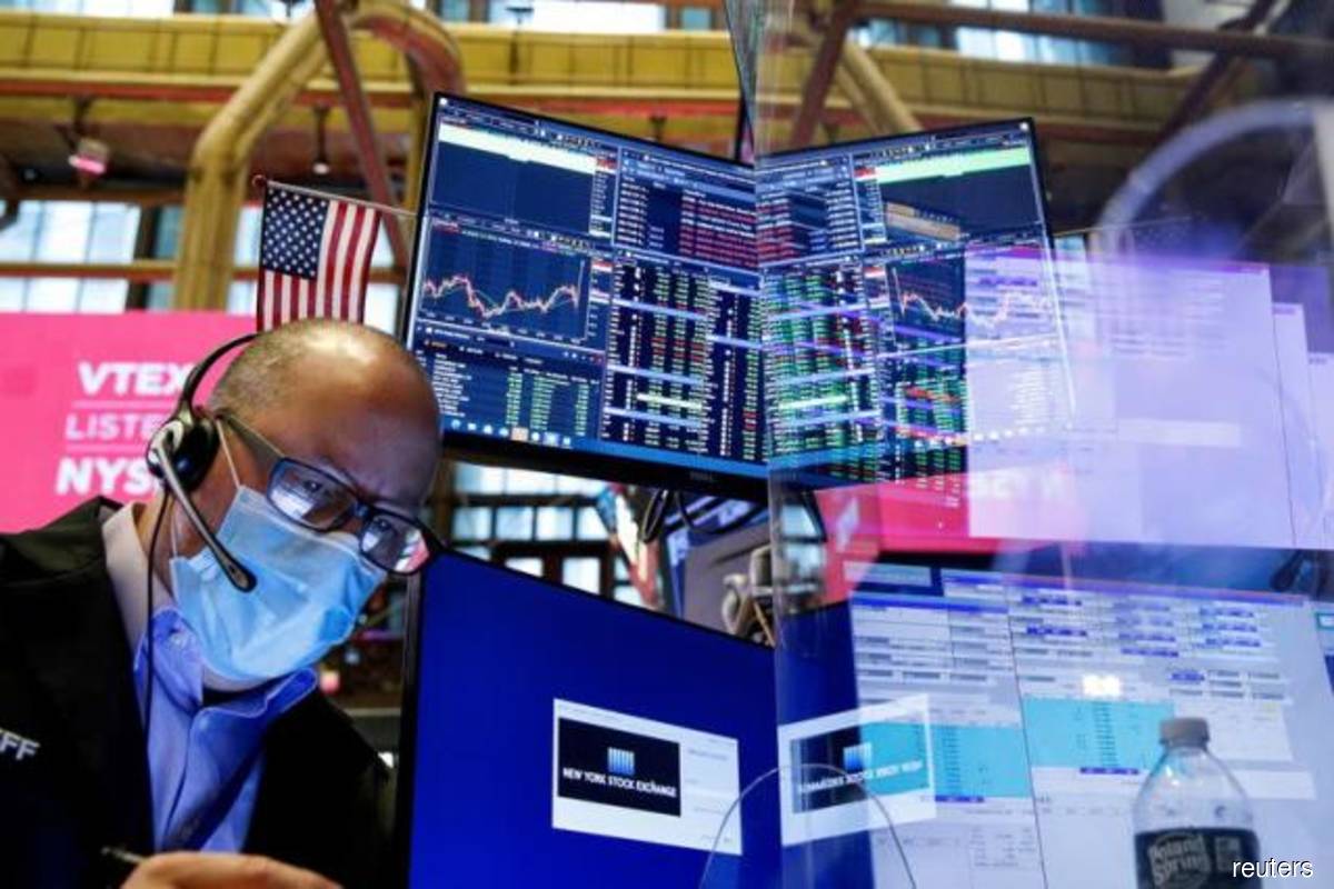 Tech stocks lift Nasdaq, banks weigh on S&P 500, Dow