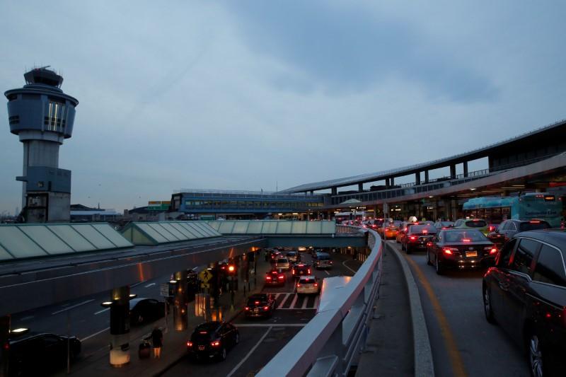 TSA to require employees to wear masks at US airport checkpoints