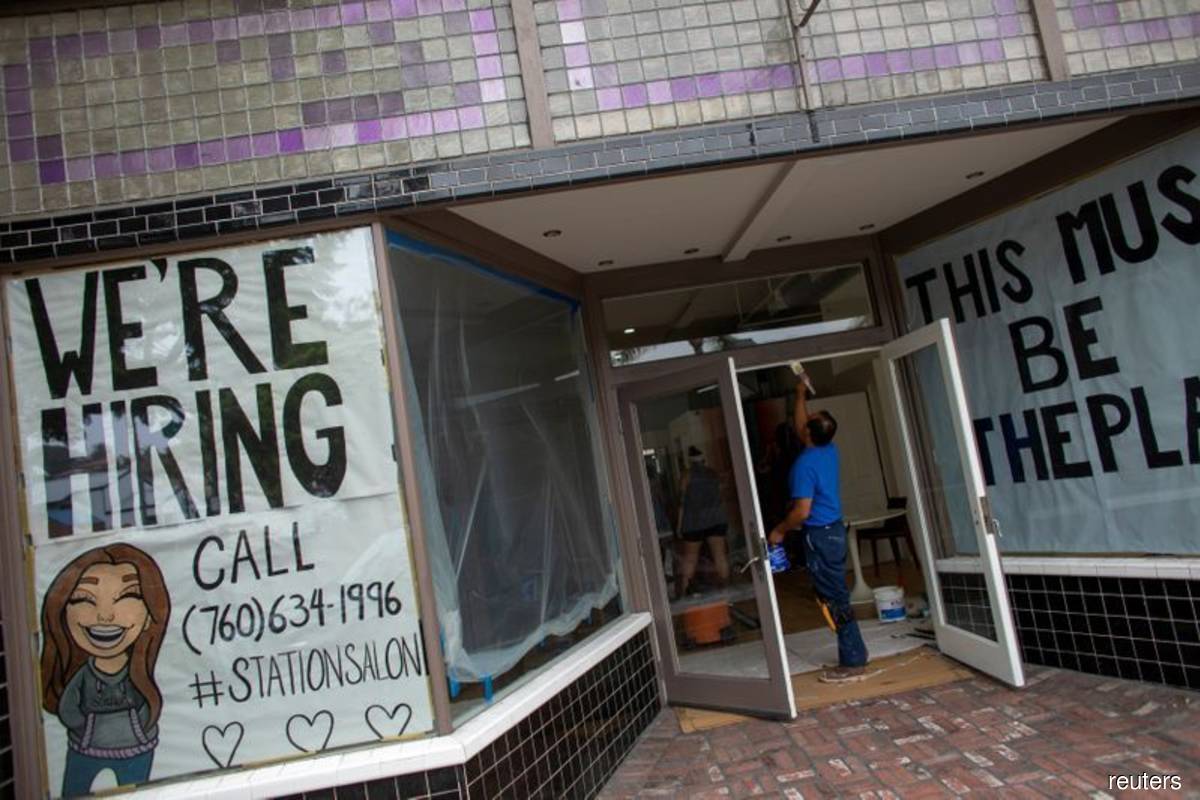US private payrolls growth slows; trade deficit narrows