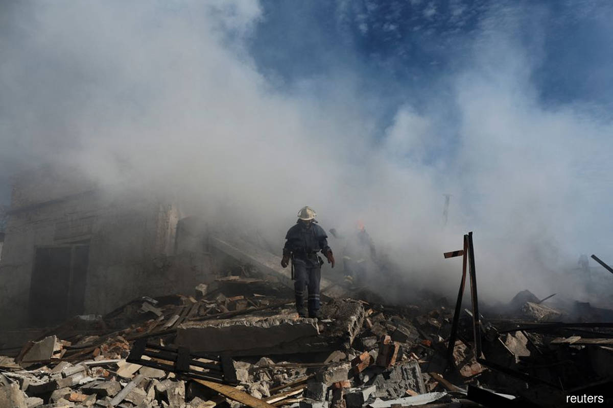 Ukraine's Zelenskiy warns of hard winter, reports war progress
