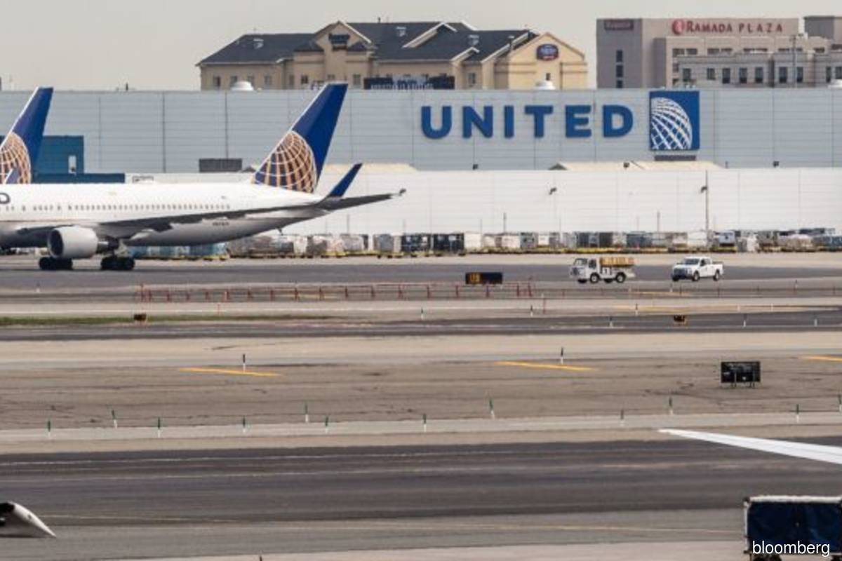 United Air to put some unvaccinated workers on forced leave