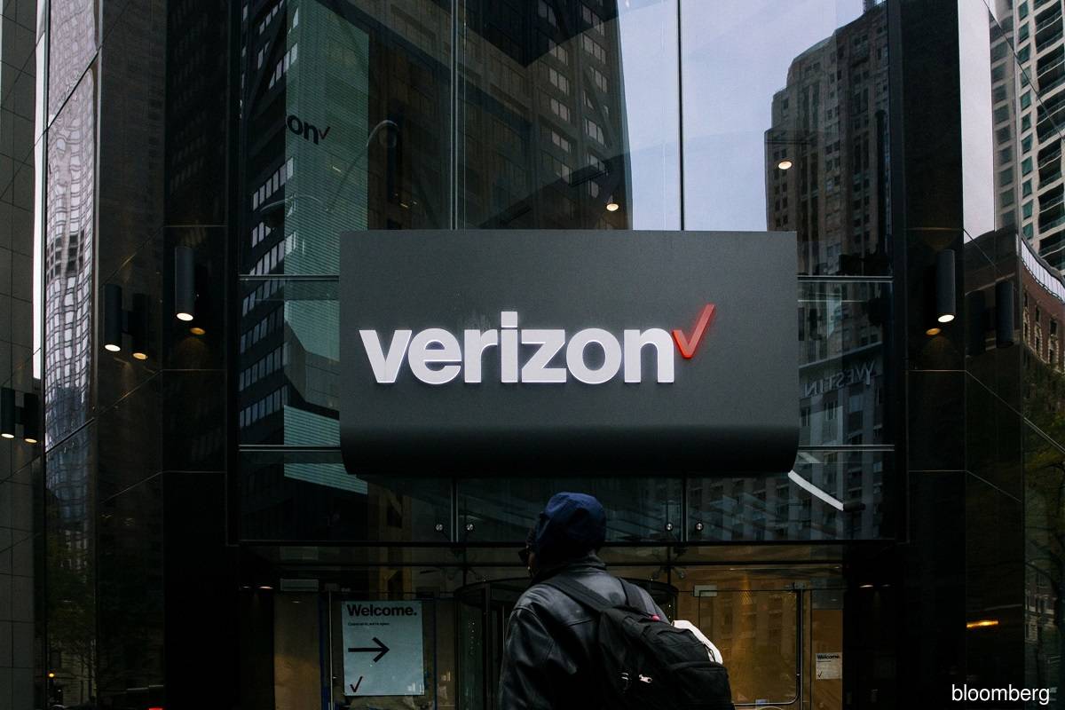 Verizon sells 90% of media division to Apollo for US$5b