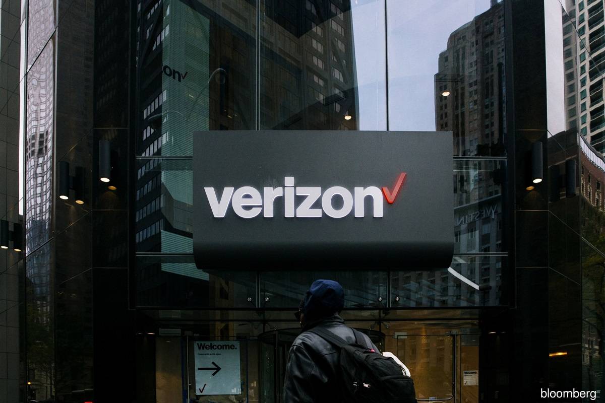 Verizon, AT&T to delay 5G deployment, averting aviation stand-off