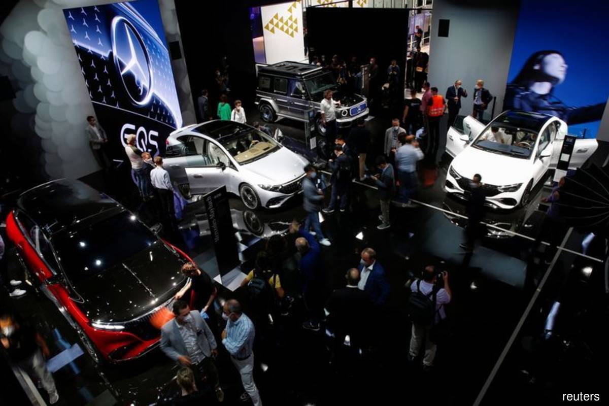 Visitors stand at Mercedes booth ahead of the Munich Motor Show IAA Mobility 2021 in Munich, Germany on Monday, Sept 6, 2021. (Photo by Michaela Rehle/Reuters)