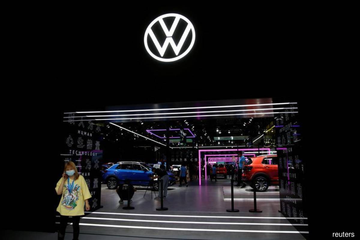 Volkswagen looks to claim damages from suppliers over chip shortages