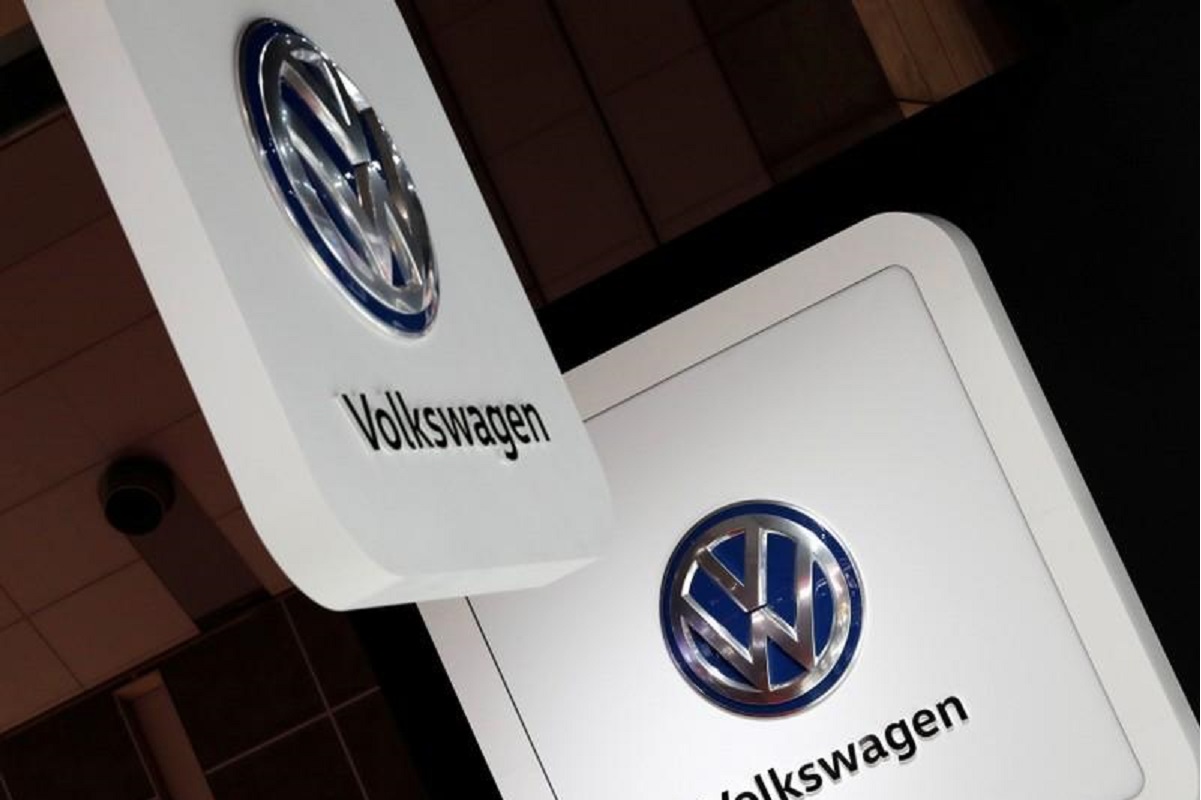 Volkswagen faces leadership crisis as CEO demands vote of confidence