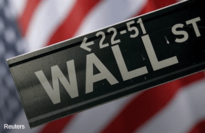 Wall St ends higher for 4th straight day