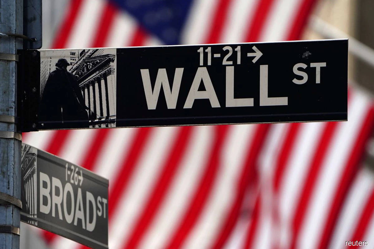 Wall Street ends sharply lower in broad sell-off