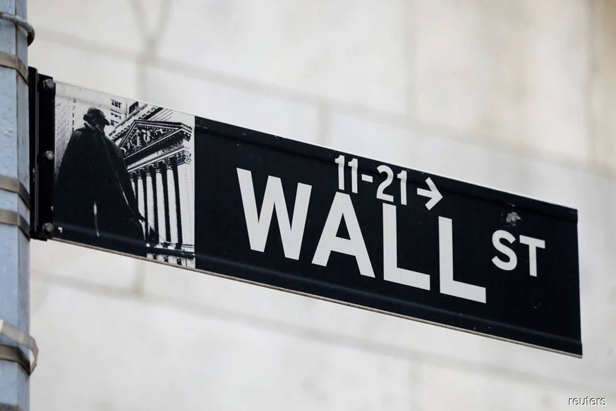 Wall Street closes sharply higher on strong corporate earnings