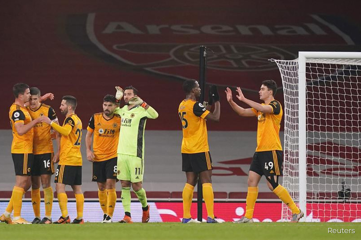 Wolves hang on for 2-1 victory at Arsenal