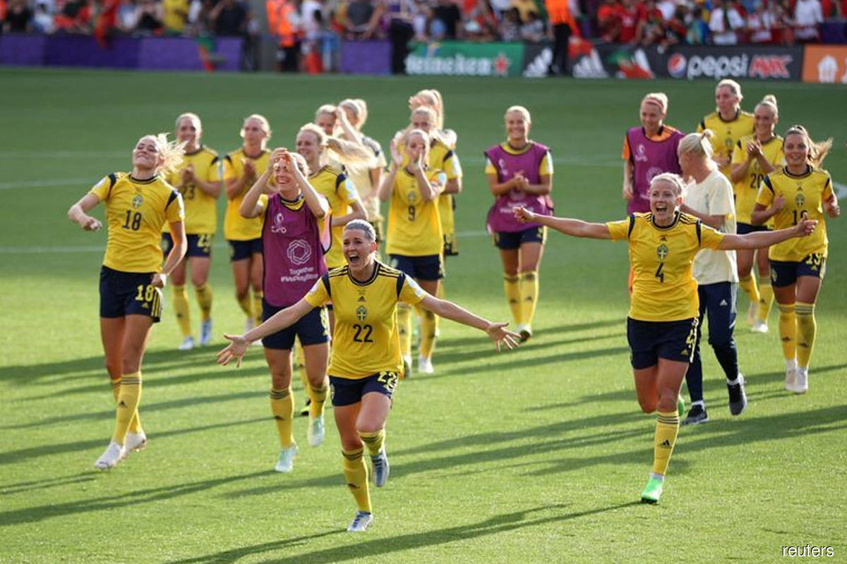 Five-star Sweden advance to quarters as set pieces sink Portugal