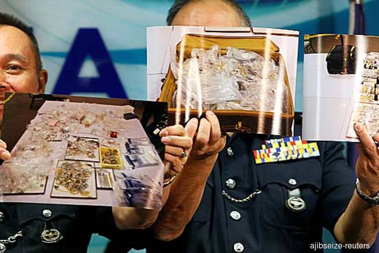 Putrajaya files forfeiture suit against Najib, Rosmah over items bought with stolen 1MDB funds