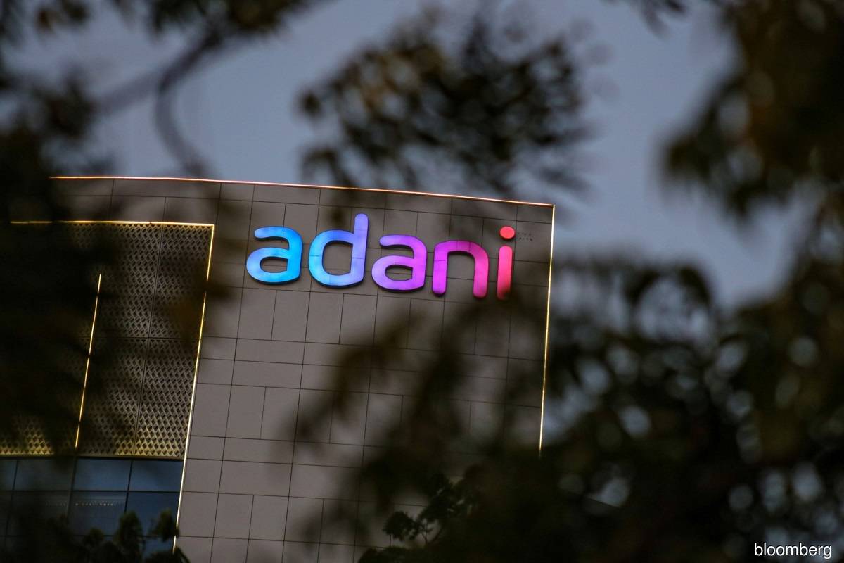 Top Indian court sets up panel to probe Adani allegations