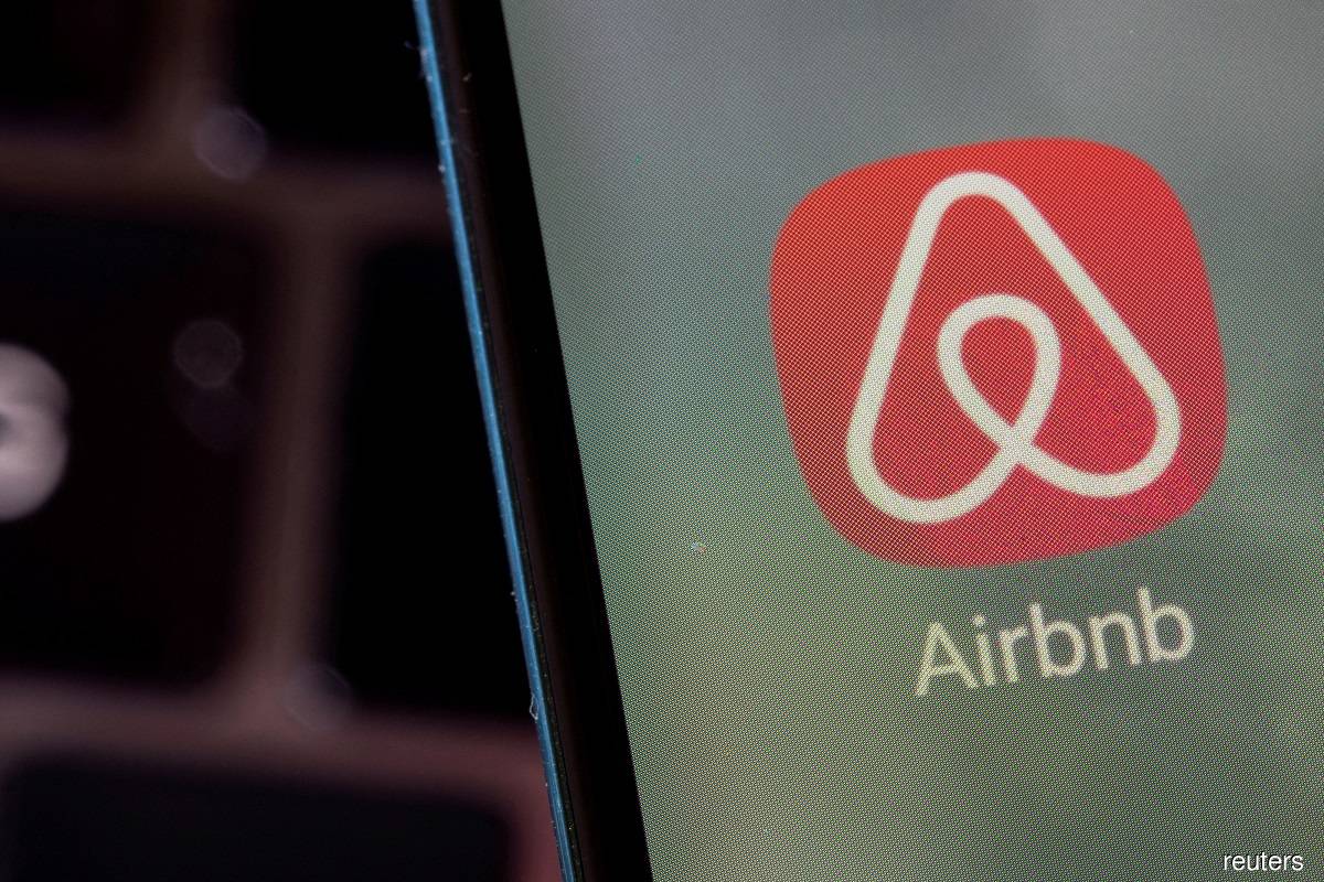 Airbnb London prices soar as UK eyes curbs in tourist haunts