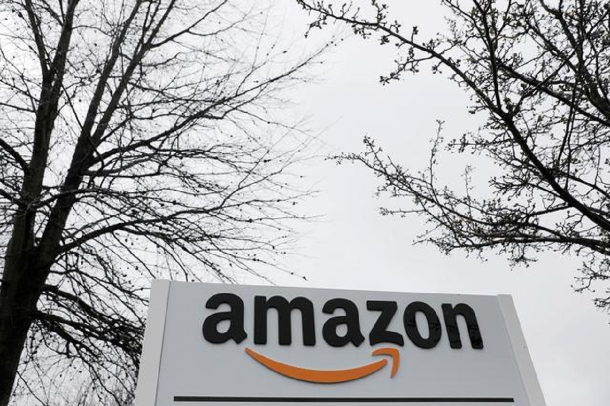 Amazon raises hourly wages at cost of almost US$1b a year