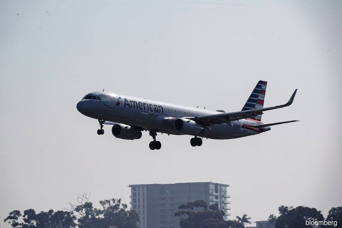 American Airlines expects first-quarter revenue to plunge 62% vs 2019