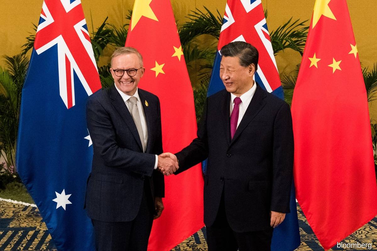 Australia Prime Minister Anthony Albanese (left) and China President Xi Jinping (right) 