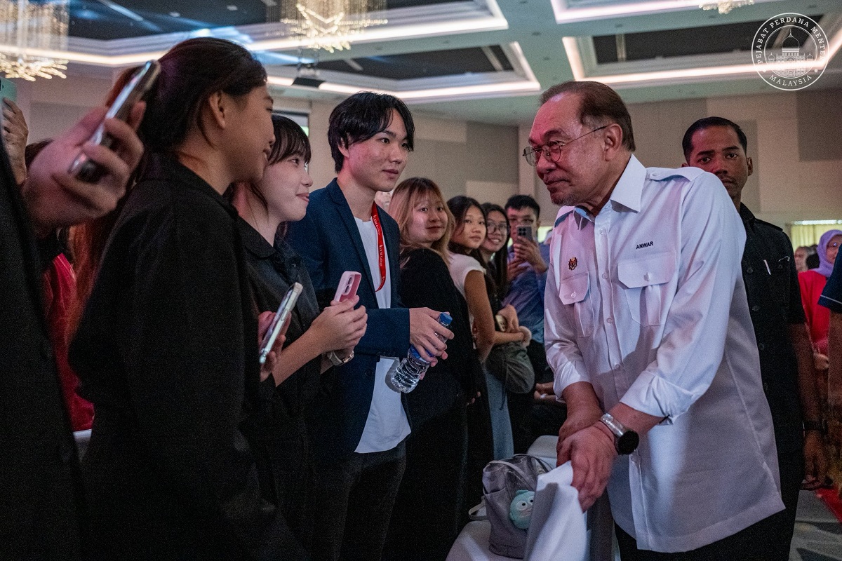 Anwar to mandate foreign tech companies provide high-skilled training ...
