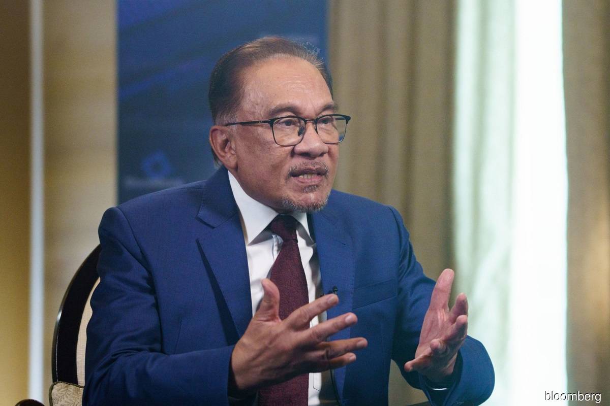 Anwar weighs suing Goldman Sachs over 1MDB, CNBC reports