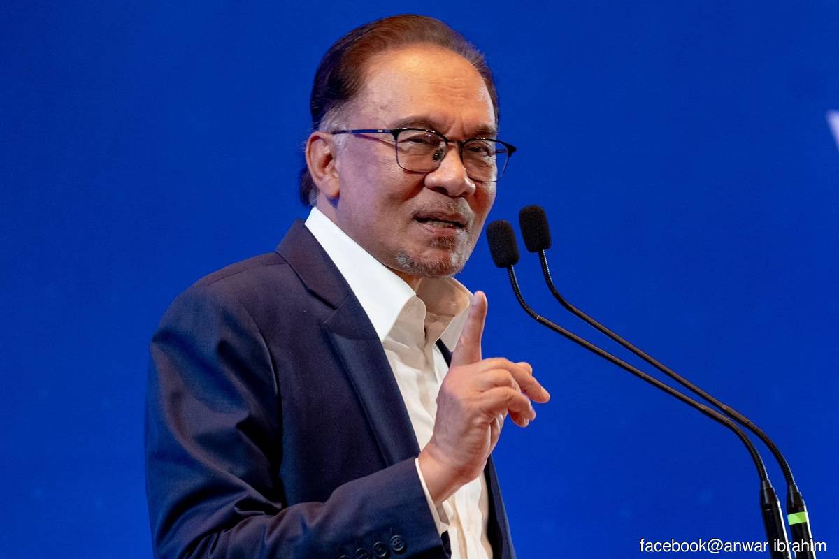 Listen to experts, but take heed of the common man too, says PM Anwar ...