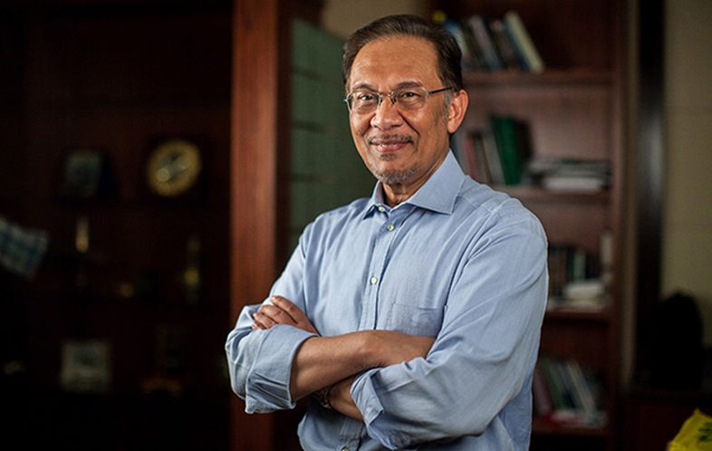 Anwar urges Malaysians to support Mahathir 'to fix the rot'