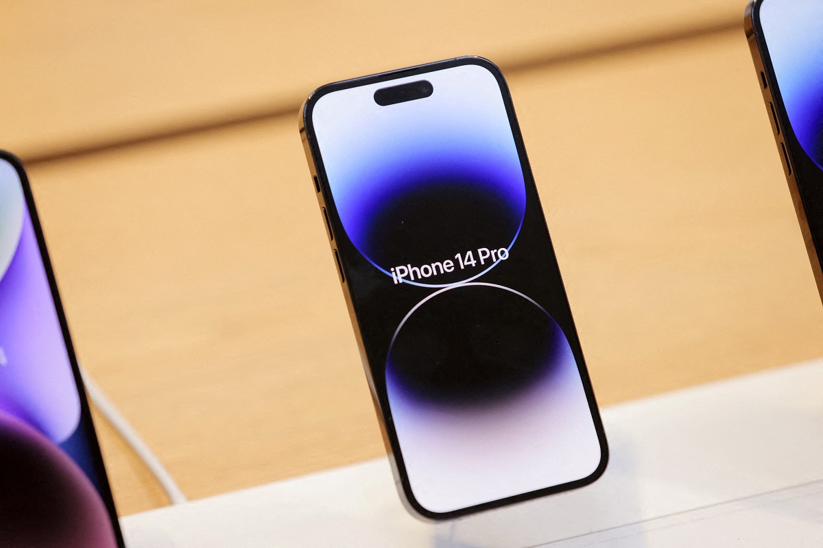 New iPhones have Qualcomm satellite modem, new Apple radio chips