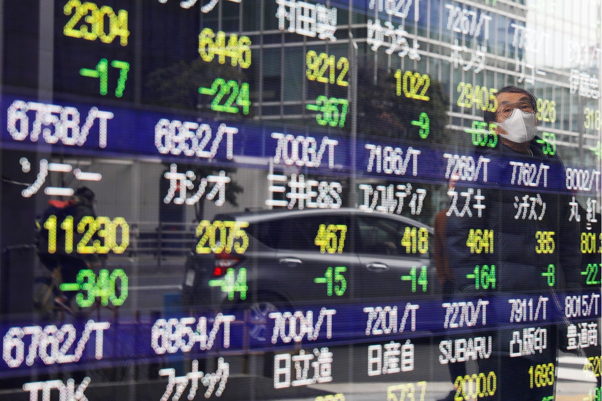 Asia shares fall as Treasury yields hit fresh highs