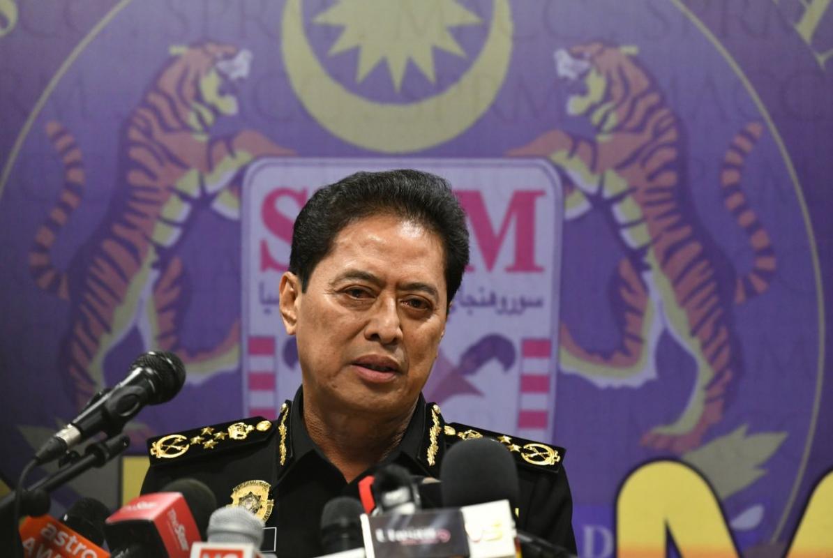 Azam Baki sidesteps queries on 'corporate mafia' allegations ...
