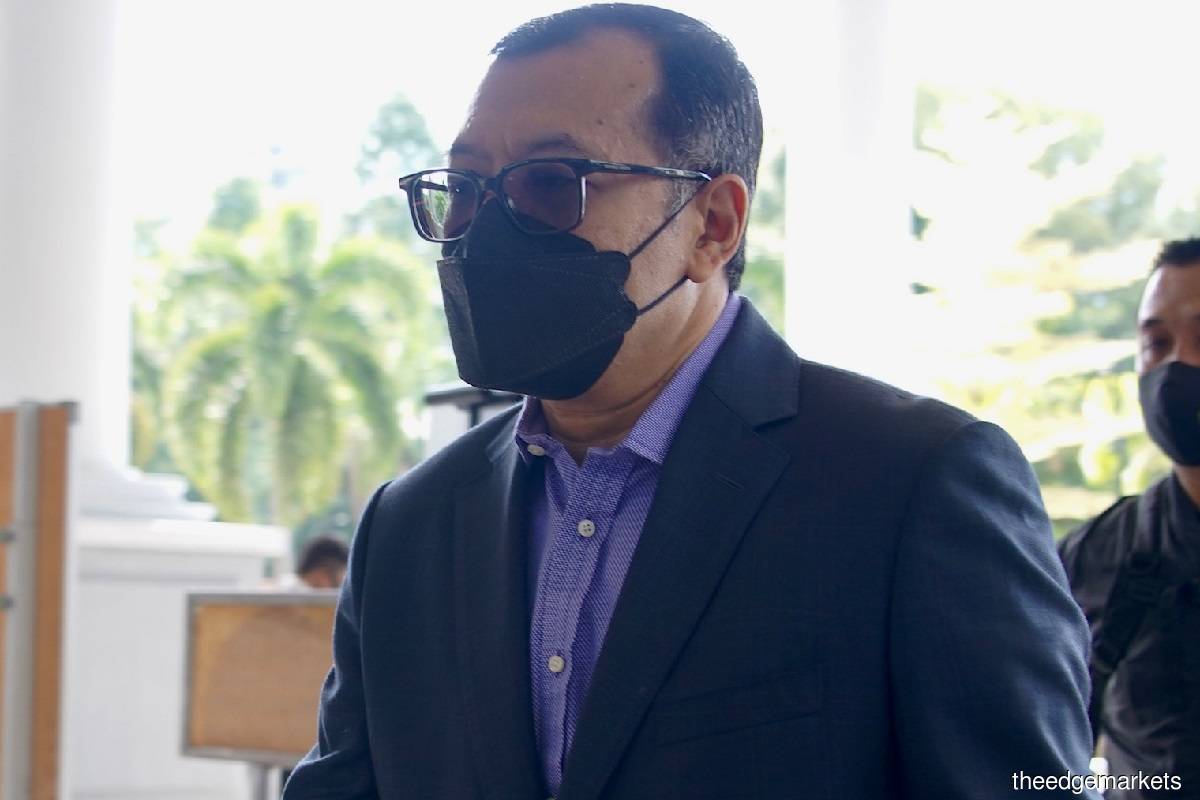 Azmi: We tried as much as possible to give KPMG information and address issues, it came to a point where they (KPMG) said that they wanted to meet the shareholder if not they would not sign off. Bottom line was that they wouldn’t sign off [on the 2013 accounts] if they didn’t meet [with Najib]. (File photo by Shahrin Yahya/The Edge)