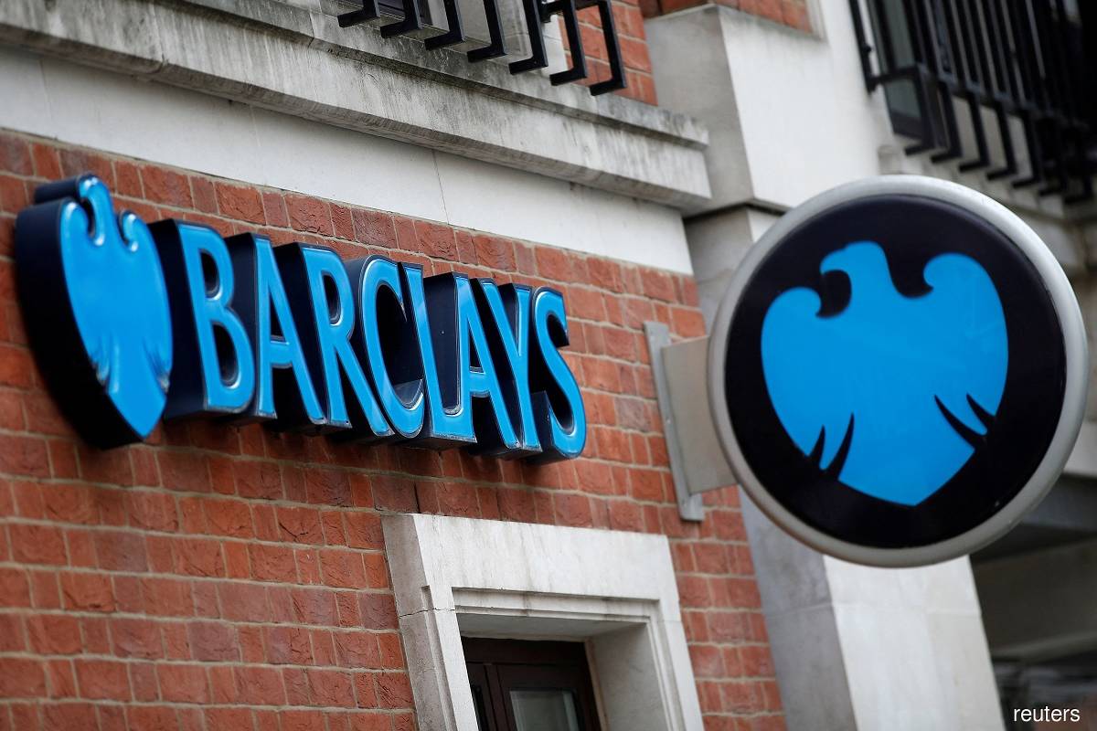 Barclays, JPMorgan pull deals as angst freezes junk-debt market