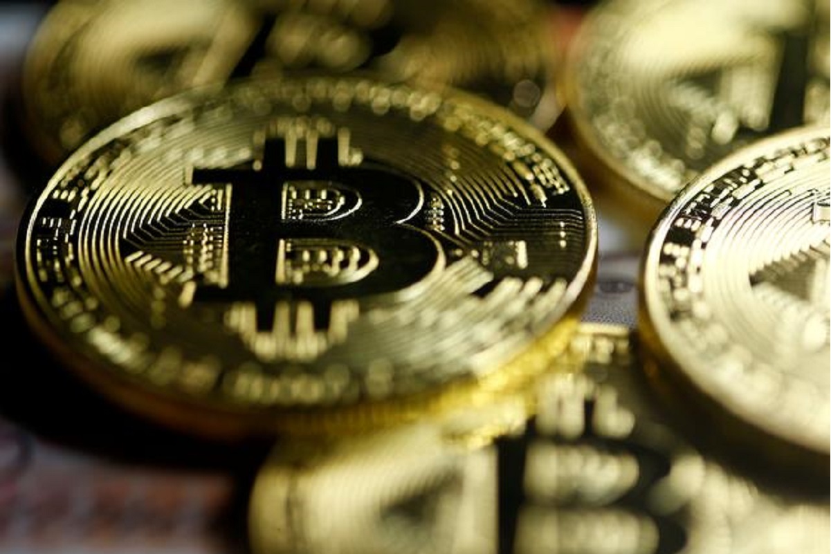 Bitcoin extends weekly drop as doubts swirl over crypto boom
