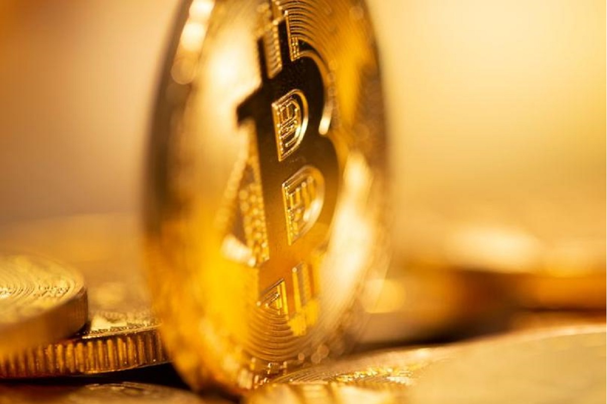 Bitcoin slides in worst weekly drop since March amid selloff